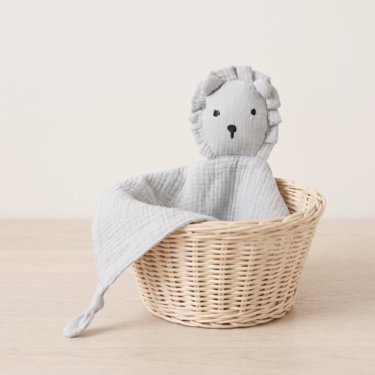 Doudou plat lion en mousseline de coton - Safran