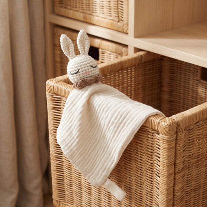 Doudou plat lapin en crochet - Pompon