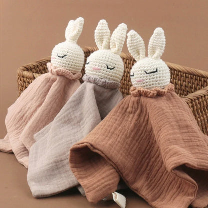 Doudou plat lapin en crochet - Pompon