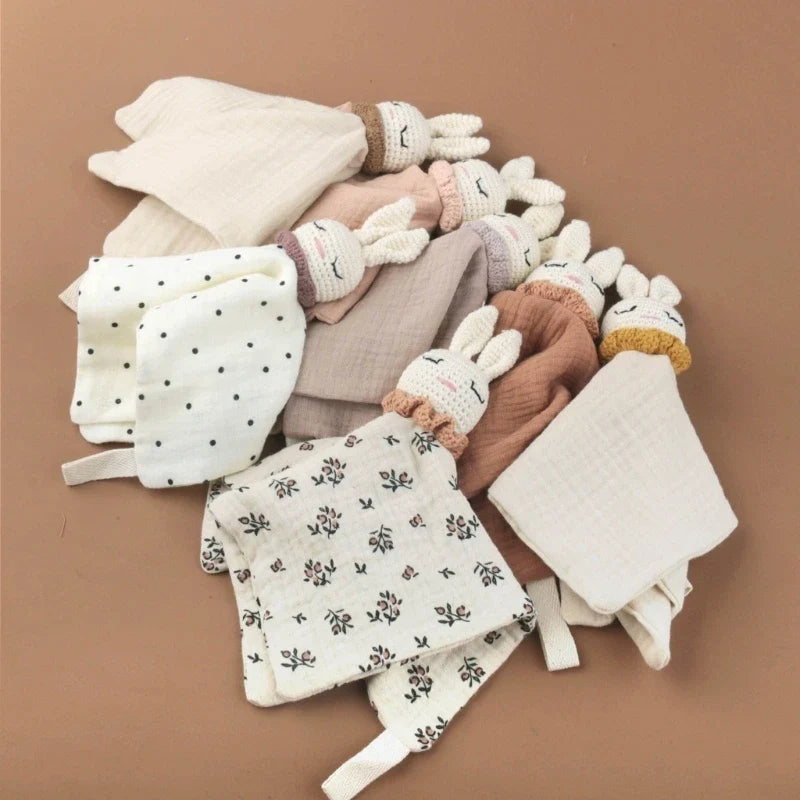 Doudou plat lapin en crochet - Pompon